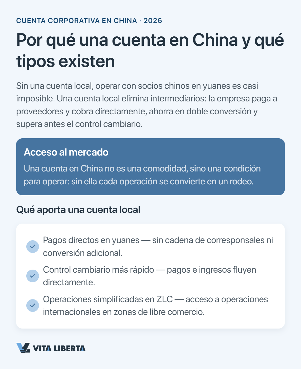 Gerente de un banco chino revisando los documentos de una empresa solicitante